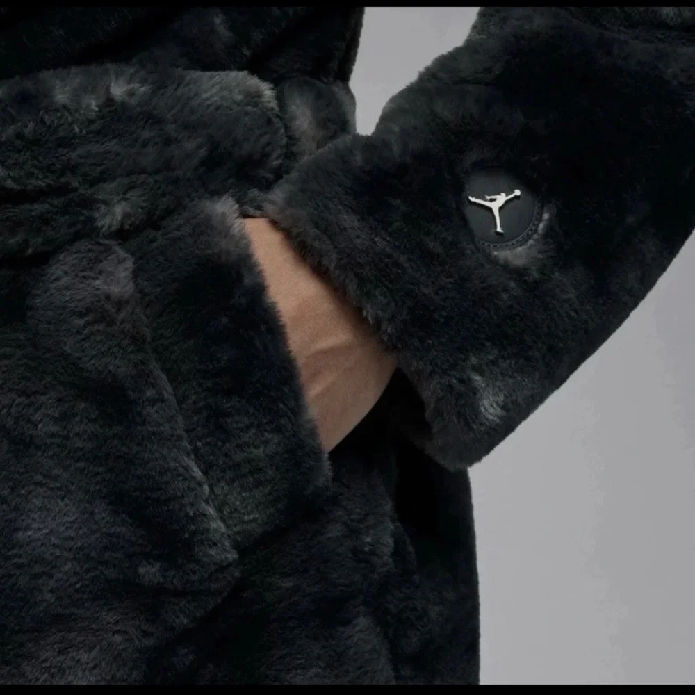 Nike Jordan Brooklyn Faux Fur Robe Thunder Gray HV1044-036 Men’s Size L